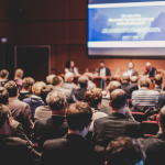 Bett Brasil: Como transformar contatos em projetos assinados? – Por Sérgio Bento De Araújo, explorando estratégias para fazer networking virar oportunidade real.