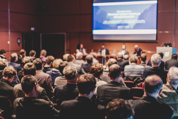 Bett Brasil: Como transformar contatos em projetos assinados? – Por Sérgio Bento De Araújo, explorando estratégias para fazer networking virar oportunidade real.