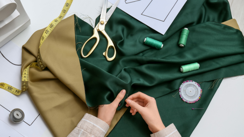 Cristiane Ruon dos Santos destaca a costura como hobby além da moda.