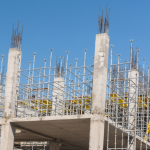 Aberturas em paredes estruturais: critérios técnicos essenciais para portas e janelas com orientações profissionais de Valderci Malagosini Machado.