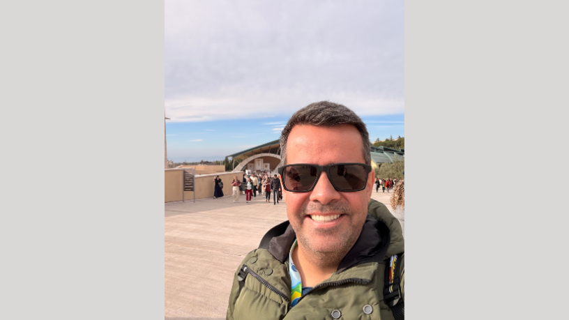 Entenda como o avanço da idade torna essencial, segundo Vinicius Tadeu Sattin Rodrigues, um cuidado mais atento com a saúde das mamas.