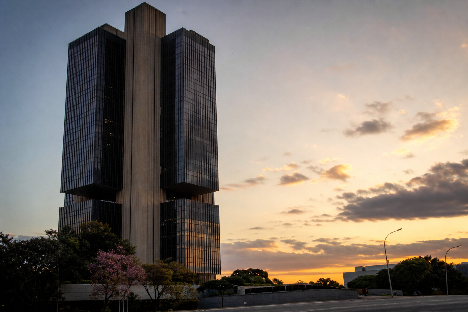 Fachada do Banco Central do Brasil em Brasília, representando a divulgação da ata do Copom e a decisão sobre a taxa Selic